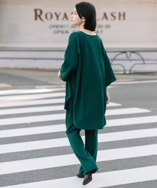 Munich(ミューニック)の「ストレッチジョーゼットセンタープリーツフレアーパンツ(その他パンツ・レディース・ブラック/ダークグレー/グリーン・XS/S/M)」の4枚目の写真