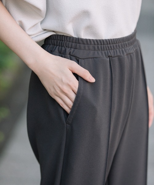 Munich(ミューニック)の「ストレッチジョーゼットセンタープリーツフレアーパンツ(その他パンツ・レディース・ブラック/ダークグレー/グリーン・XS/S/M)」の15枚目の写真