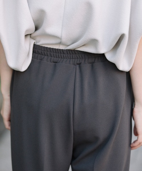 Munich(ミューニック)の「ストレッチジョーゼットセンタープリーツフレアーパンツ(その他パンツ・レディース・ブラック/ダークグレー/グリーン・XS/S/M)」の6枚目の写真