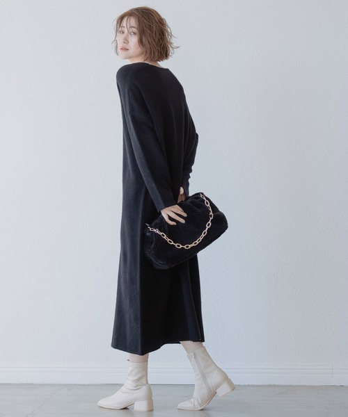 A part by（アパートバイ）の「ボアチェーンバッグ　259235（クラッチバッグ・レディース・ブラック/アイボリー・FREE）」の3枚目の写真