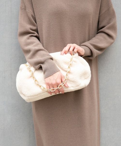 A part by（アパートバイ）の「ボアチェーンバッグ　259235（クラッチバッグ・レディース・ブラック/アイボリー・FREE）」の7枚目の写真