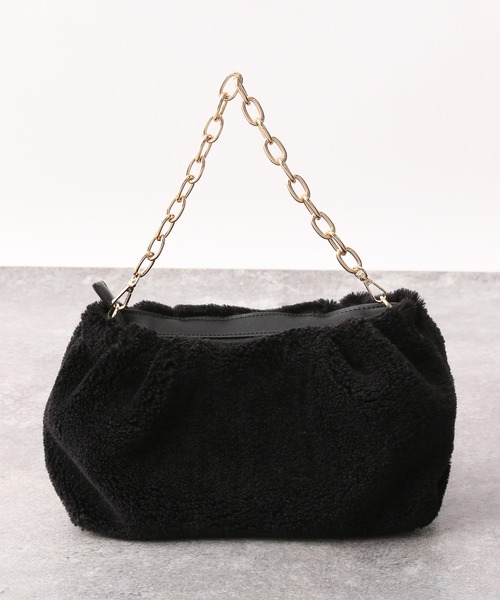 A part by（アパートバイ）の「ボアチェーンバッグ　259235（クラッチバッグ・レディース・ブラック/アイボリー・FREE）」の4枚目の写真