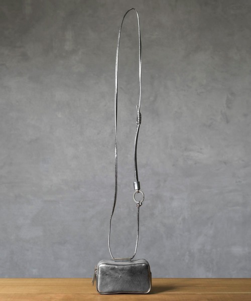 PATRICK STEPHAN(パトリックステファン)の「PATRICK STEPHAN パトリックステファン / Leather micro shoulder bag 'double zip' レザーマイクロショルダーバッグ / 213ABG06(ショルダーバッグ・メンズ・シルバー/ブラック×シルバー/ブラック×ブラック・FREE)」の3枚目の写真
