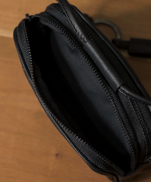 PATRICK STEPHAN(パトリックステファン)の「PATRICK STEPHAN パトリックステファン / Leather micro shoulder bag 'double zip' レザーマイクロショルダーバッグ / 213ABG06(ショルダーバッグ・メンズ・シルバー/ブラック×シルバー/ブラック×ブラック・FREE)」の11枚目の写真