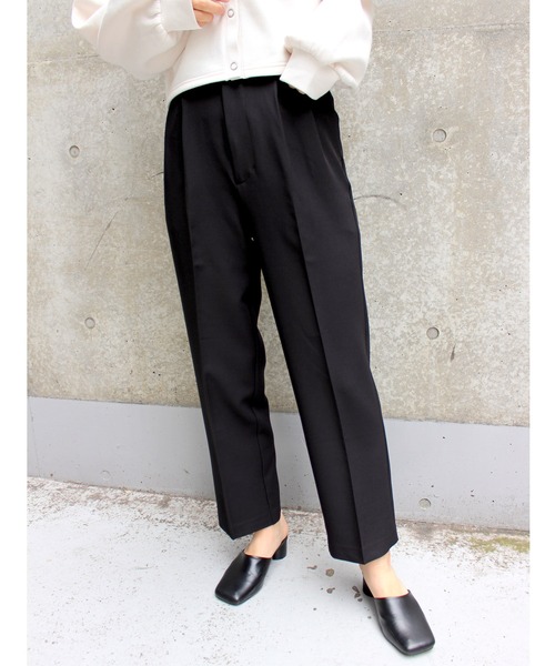 MLI'A（エムリア）の「センタープレス／パンツ（その他パンツ・レディース・レンガ/グリーン/モカ/ホワイト系5/バーガンディー/ブラウン系その他2/ダークブラウン/その他28/イエロー/ライトグリーン/ブラック/ブラウン系9・FREE）」の2枚目の写真