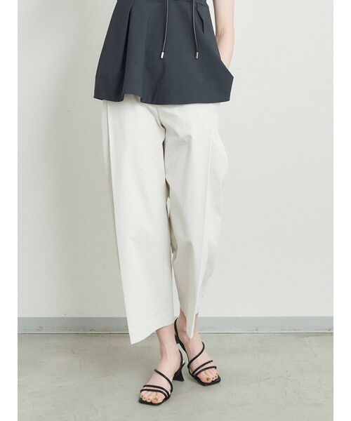 ELENDEEK（エレンディーク）の「タックコクーンパンツ【セットアップ対応可能】（その他パンツ・レディース・ブラック/インディゴブルー/ベージュ・01/02）」の2枚目の写真
