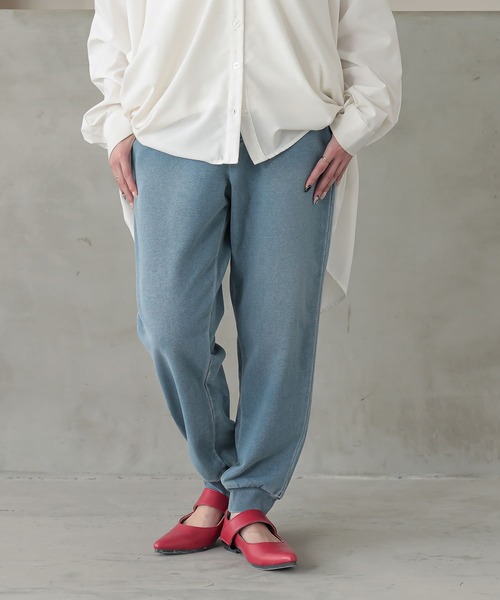 n'OrLABEL(ノアールレーベル)の「カットデニムジョガーパンツ(デニムパンツ・レディース・ブラック/ネイビー/ブルー・1/2)」の3枚目の写真