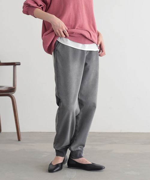n'OrLABEL(ノアールレーベル)の「カットデニムジョガーパンツ(デニムパンツ・レディース・ブラック/ネイビー/ブルー・1/2)」の2枚目の写真