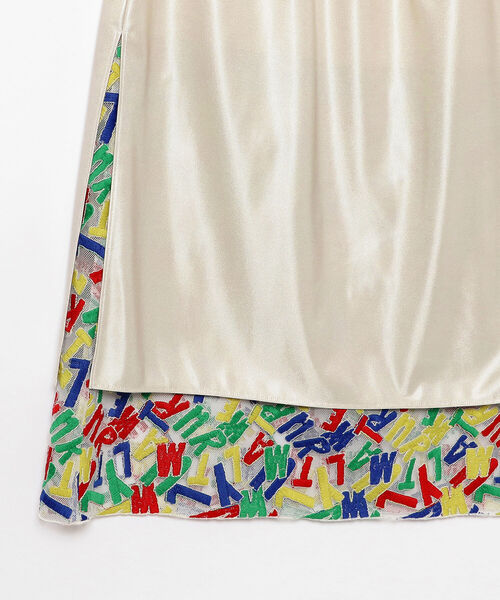 BEAMS BOY（ビームスボーイ）の「maturely / Logo Embroidery Slit Maxi Skirt（スカート・レディース・ホワイト/ブラック・ONE SIZE）」の3枚目の写真