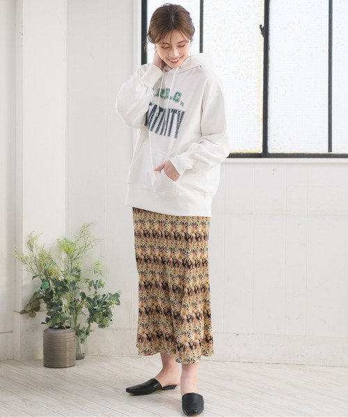 RETRO GIRL(レトロガール)の「ロゴBIGパーカー(パーカー・レディース・オフホワイト/グリーン/ダークブルー・フリー)」の17枚目の写真