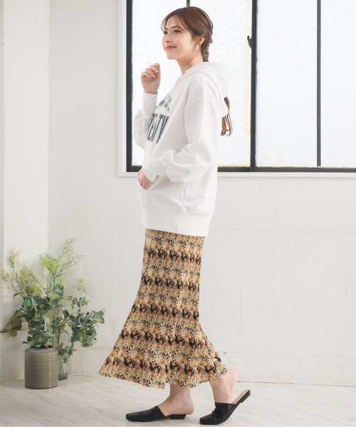 RETRO GIRL(レトロガール)の「ロゴBIGパーカー(パーカー・レディース・オフホワイト/グリーン/ダークブルー・フリー)」の19枚目の写真