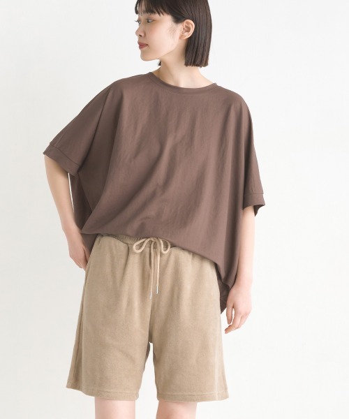 OMNES（オムネス）の「接触冷感レーヨンナイロンBIGシルエットプルオーバー（Tシャツ/カットソー・レディース・ホワイト/ブラック/ベージュ/ブルー/ラベンダー/キャメル/イエロー/チャコールグレー/モカ/ホワイト系その他/ブラック×ホワイト/ネイビー/グレー/グリーン/ブラウン/イエロー系その他・FREE）」の7枚目の写真