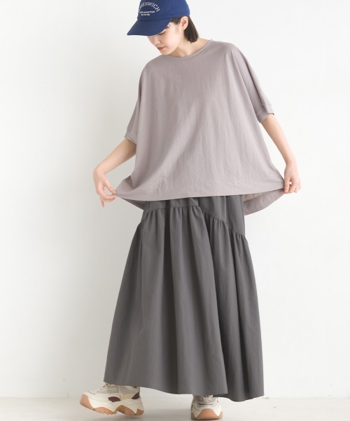 OMNES（オムネス）の「接触冷感レーヨンナイロンBIGシルエットプルオーバー（Tシャツ/カットソー・レディース・ホワイト/ブラック/ベージュ/ブルー/ラベンダー/キャメル/イエロー/チャコールグレー/モカ/ホワイト系その他/ブラック×ホワイト/ネイビー/グレー/グリーン/ブラウン/イエロー系その他・FREE）」の6枚目の写真