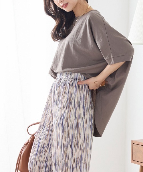 OMNES（オムネス）の「接触冷感レーヨンナイロンBIGシルエットプルオーバー（Tシャツ/カットソー・レディース・ホワイト/ブラック/ベージュ/ブルー/ラベンダー/キャメル/イエロー/チャコールグレー/モカ/ホワイト系その他/ブラック×ホワイト/ネイビー/グレー/グリーン/ブラウン/イエロー系その他・FREE）」の8枚目の写真