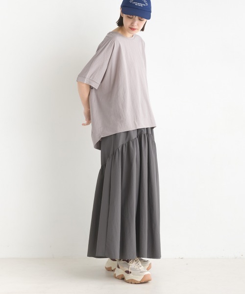 OMNES（オムネス）の「接触冷感レーヨンナイロンBIGシルエットプルオーバー（Tシャツ/カットソー・レディース・ホワイト/ブラック/ベージュ/ブルー/ラベンダー/キャメル/イエロー/チャコールグレー/モカ/ホワイト系その他/ブラック×ホワイト/ネイビー/グレー/グリーン/ブラウン/イエロー系その他・FREE）」の21枚目の写真