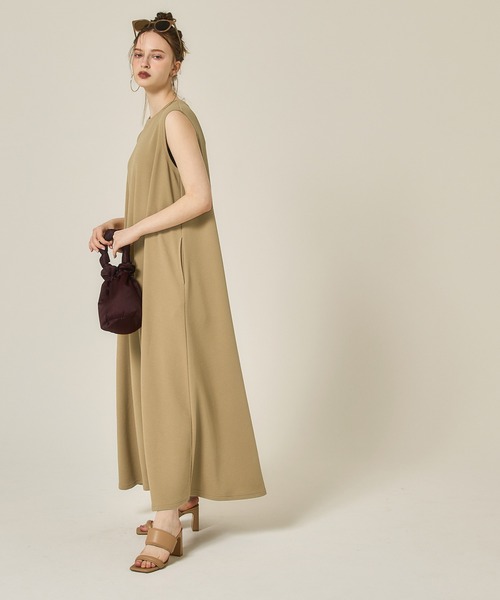 coca（coca）（コカ）の「＼新色追加／エンボスノースリーブマキシワンピ（ワンピース・レディース・ブラック/ブラウン/レッド/グリーン/ベージュ/ブルー/グレー/ライトピンク/ダークブルー・SHORT/LONG）」の19枚目の写真