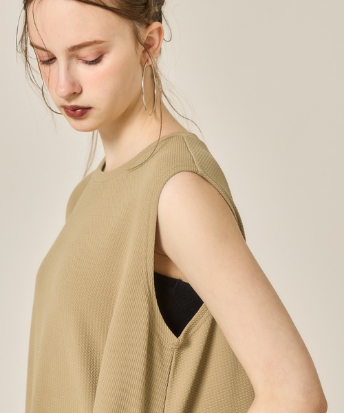 coca（coca）（コカ）の「＼新色追加／エンボスノースリーブマキシワンピ（ワンピース・レディース・ブラック/ブラウン/レッド/グリーン/ベージュ/ブルー/グレー/ライトピンク/ダークブルー・SHORT/LONG）」の17枚目の写真