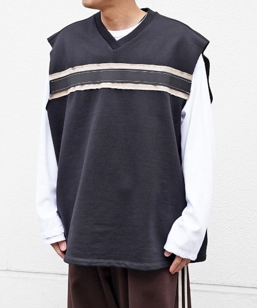 CAMIEL FORTGENS(カミエル フォートへンス)の「【CAMIEL FORTGENS】 research stripe spender jersey(ベスト・メンズ・ブラック・LARGE)」の3枚目の写真