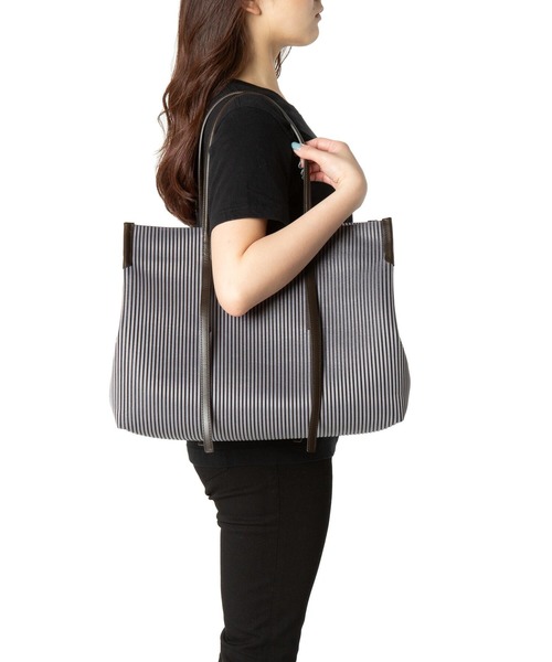 TOFF&LOADSTONE（トフアンドロードストーン）の「アークシェル・トート（M）（トートバッグ・レディース・ブラウン・FREE）」の11枚目の写真