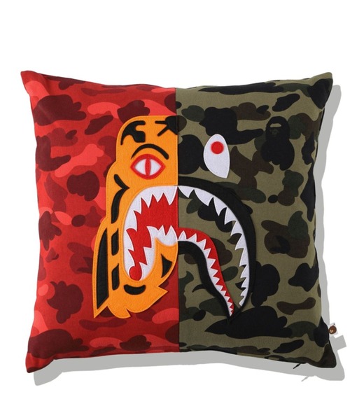 1ST CAMO SHARK SQUARE CUSHION M ネイビー 1ST CAMO SHARK SQUARE CUSHION | bape.com