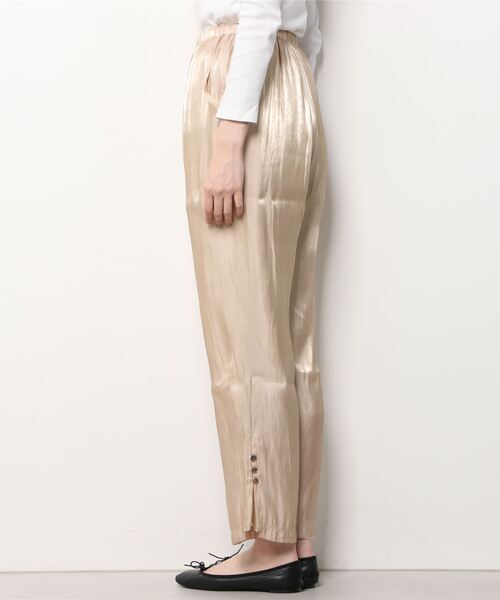 Uncut Bound（アンカットバウンド）の「CHIGNON(シニヨン)　ブライトサテンシャツ（その他パンツ・レディース・ベージュ/アイボリー・FREE）」の3枚目の写真