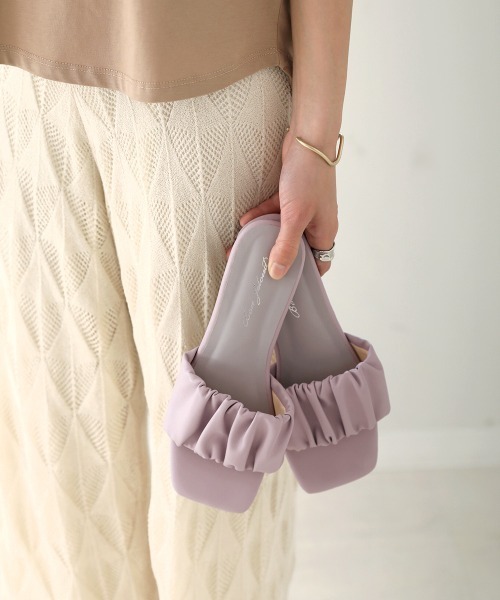 Bou Jeloud(ブージュルード)の「【WEB限定】ギャザーフィットサンダル(サンダル・レディース・ブラック/アイボリー/パープル/グリーン・M/L)」の4枚目の写真