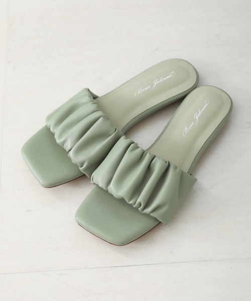 Bou Jeloud(ブージュルード)の「【WEB限定】ギャザーフィットサンダル(サンダル・レディース・ブラック/アイボリー/パープル/グリーン・M/L)」の1枚目の写真