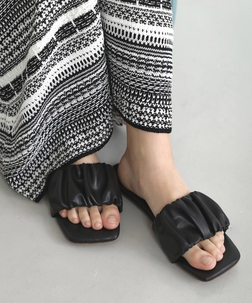 Bou Jeloud(ブージュルード)の「【WEB限定】ギャザーフィットサンダル(サンダル・レディース・ブラック/アイボリー/パープル/グリーン・M/L)」の3枚目の写真