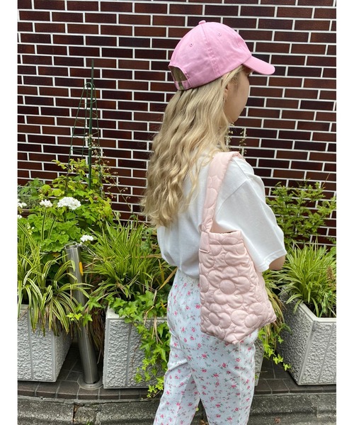 WC（ダブル シー）の「フラワーパターンキルトバッグ（トートバッグ・レディース・ピンク/ホワイト/サックスブルー・FREE）」の3枚目の写真