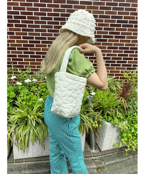 WC（ダブル シー）の「フラワーパターンキルトバッグ（トートバッグ・レディース・ピンク/ホワイト/サックスブルー・FREE）」の5枚目の写真