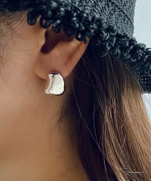 tone（トーン）の「【aussi/オッスィー】アシンメトリー メタル ストーン ピアス（ニッケルフリー）（ピアス（両耳用）・レディース・シルバー/ゴールド・FREE）」の9枚目の写真