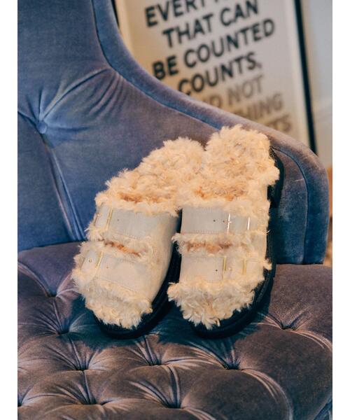 AMERICAN HOLIC（アメリカンホリック）の「ファーバックルサンダル（サンダル・レディース・ベージュ・L/M）」の4枚目の写真