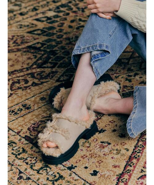 AMERICAN HOLIC（アメリカンホリック）の「ファーバックルサンダル（サンダル・レディース・ベージュ・L/M）」の6枚目の写真