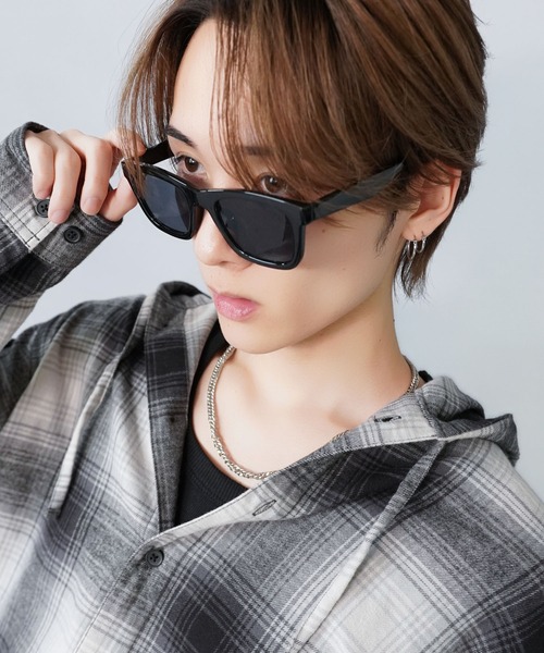 SPINNS（スピンズ）の「カラーサングラス/太フレームボストン型/ユニセックス（サングラス・メンズ・A/B・ONESIZE）」の17枚目の写真