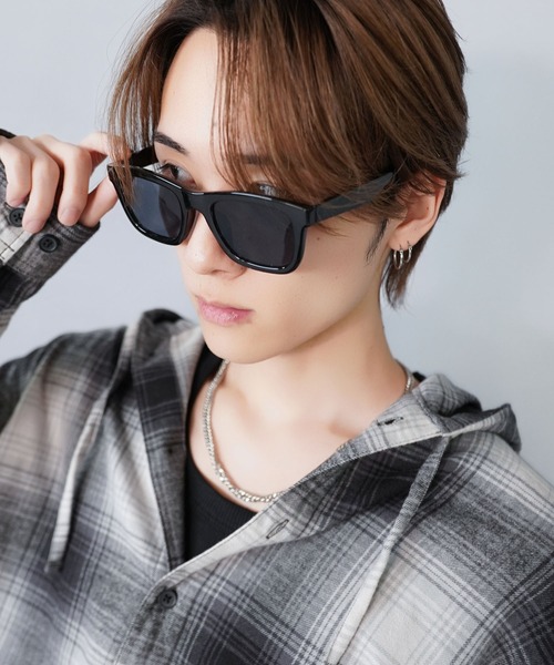 SPINNS（スピンズ）の「カラーサングラス/太フレームボストン型/ユニセックス（サングラス・メンズ・A/B・ONESIZE）」の18枚目の写真