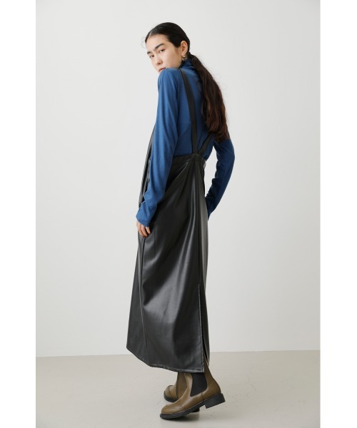 crie conforto(クリーコンフォルト)の「フェイクレザージャンスカ(ジャンパースカート・レディース・ブラック/ダークグレー/ライトベージュ・FREE)」の4枚目の写真