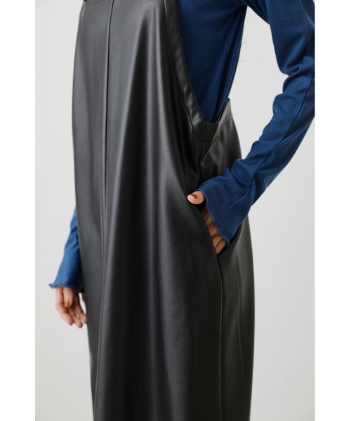 crie conforto(クリーコンフォルト)の「フェイクレザージャンスカ(ジャンパースカート・レディース・ブラック/ダークグレー/ライトベージュ・FREE)」の13枚目の写真