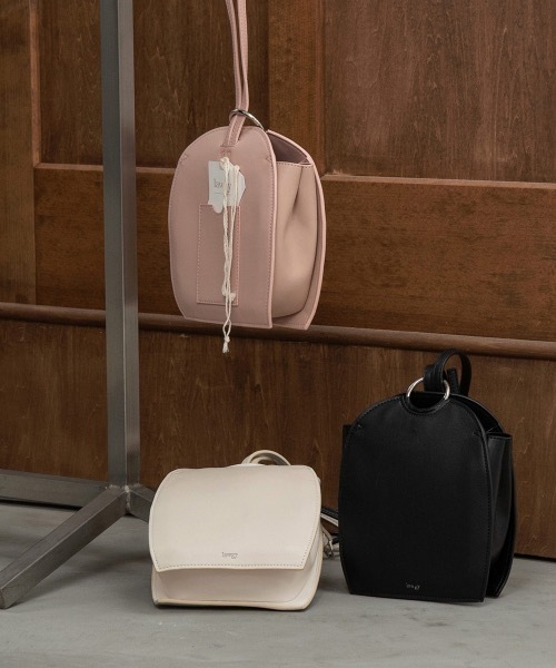 lawgy（ラウジー）の「round hook shoulder bag（ショルダーバッグ・レディース・ブラック/アイボリー/ピンク系その他・FREE）」の6枚目の写真