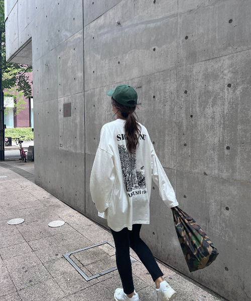 ISOOK(アイスー)の「Back print over long TEE / バックプリントオーバーロンT(chiica select)(Tシャツ/カットソー・レディース・ブラック/ホワイト・FREE)」の7枚目の写真