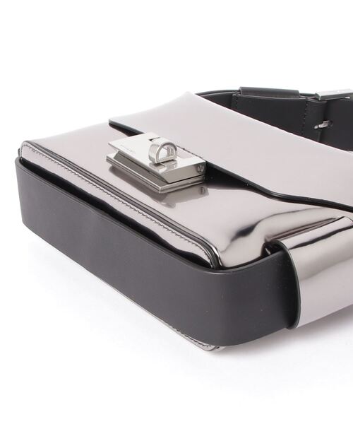 ALLSAINTS（オールセインツ）の「FRANKIE CROSSBODY | FRANKIE クロスボディ（ショルダーバッグ・レディース・シルバー系・ONE SIZE）」の3枚目の写真