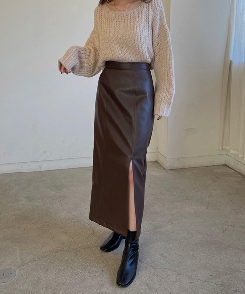 LE MORE(リモア)の「フロントスリットフェイクレザースカート(スカート・レディース・アイボリー/ブラック/ブラウン・FREE)」の3枚目の写真