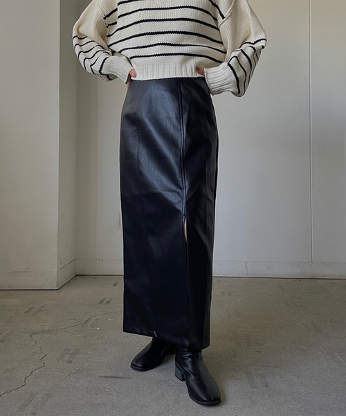 LE MORE(リモア)の「フロントスリットフェイクレザースカート(スカート・レディース・アイボリー/ブラック/ブラウン・FREE)」の2枚目の写真