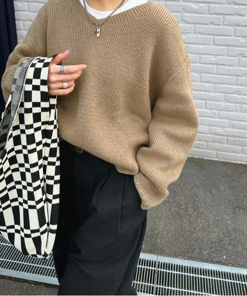 AMELY(エミリー)の「≪ミクエリ×AMELYコラボ≫前後2Wayラウンドニット(ニット/セーター・レディース・ブラック/ブラウン/グレー/ピンク/アイボリー・フリー)」の1枚目の写真