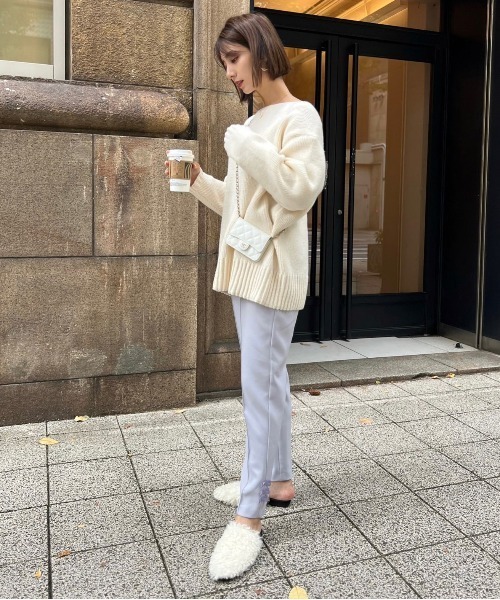 AMELY(エミリー)の「≪ミクエリ×AMELYコラボ≫前後2Wayラウンドニット(ニット/セーター・レディース・ブラック/ブラウン/グレー/ピンク/アイボリー・フリー)」の6枚目の写真