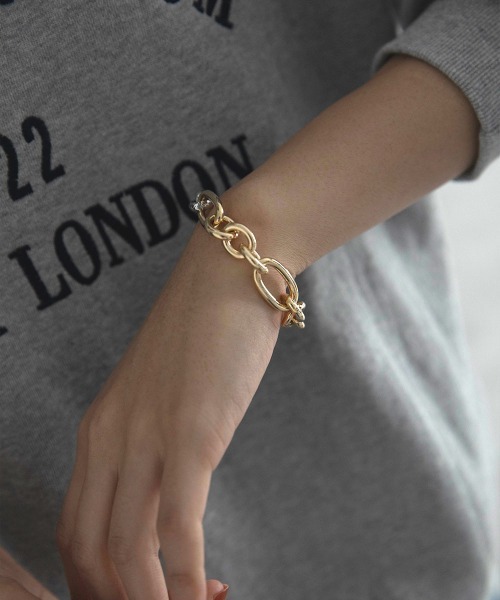 marjour(マージュール)の「COMBI COLOR CHAIN BRACELET(ブレスレット・レディース・シルバー×ゴールド・FREE)」の3枚目の写真