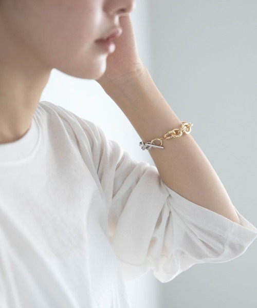 marjour(マージュール)の「COMBI COLOR CHAIN BRACELET(ブレスレット・レディース・シルバー×ゴールド・FREE)」の7枚目の写真