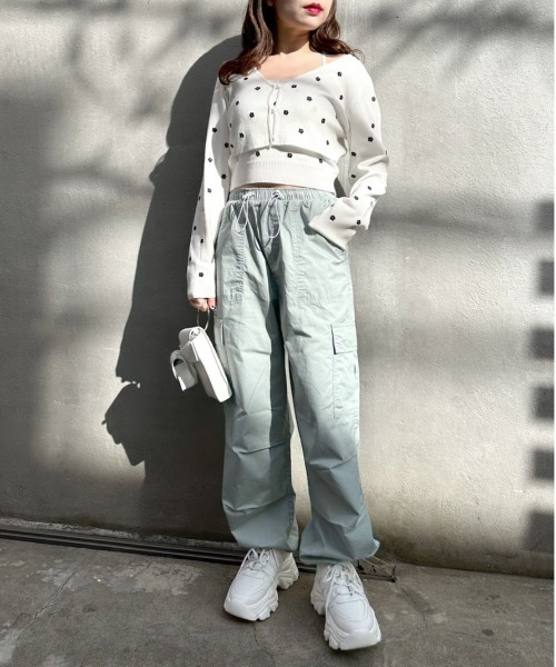 OLIVE des OLIVE（オリーブデオリーブ）の「花刺繍カーディガン（カーディガン/ボレロ・レディース・オフホワイト/サックスブルー/ブラック・FREE）」の4枚目の写真