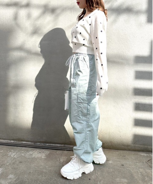 OLIVE des OLIVE（オリーブデオリーブ）の「花刺繍カーディガン（カーディガン/ボレロ・レディース・オフホワイト/サックスブルー/ブラック・FREE）」の5枚目の写真