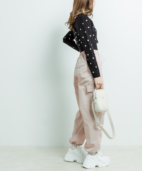 OLIVE des OLIVE（オリーブデオリーブ）の「花刺繍カーディガン（カーディガン/ボレロ・レディース・オフホワイト/サックスブルー/ブラック・FREE）」の13枚目の写真