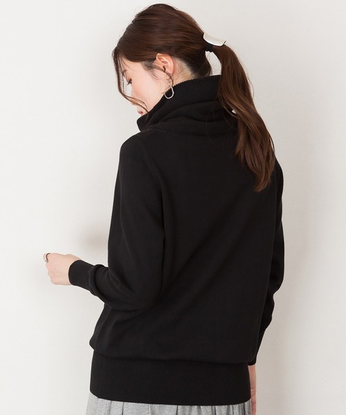 atONE(アットワン)の「atONE ゆるっとタートルネックチュニックセーター 5L展開で大きいサイズ・ワイドサイズ対応(ニット/セーター・レディース・グレイッシュベージュ/ブラック/杢グレー・M-L/4L~5L/LL~3L)」の6枚目の写真